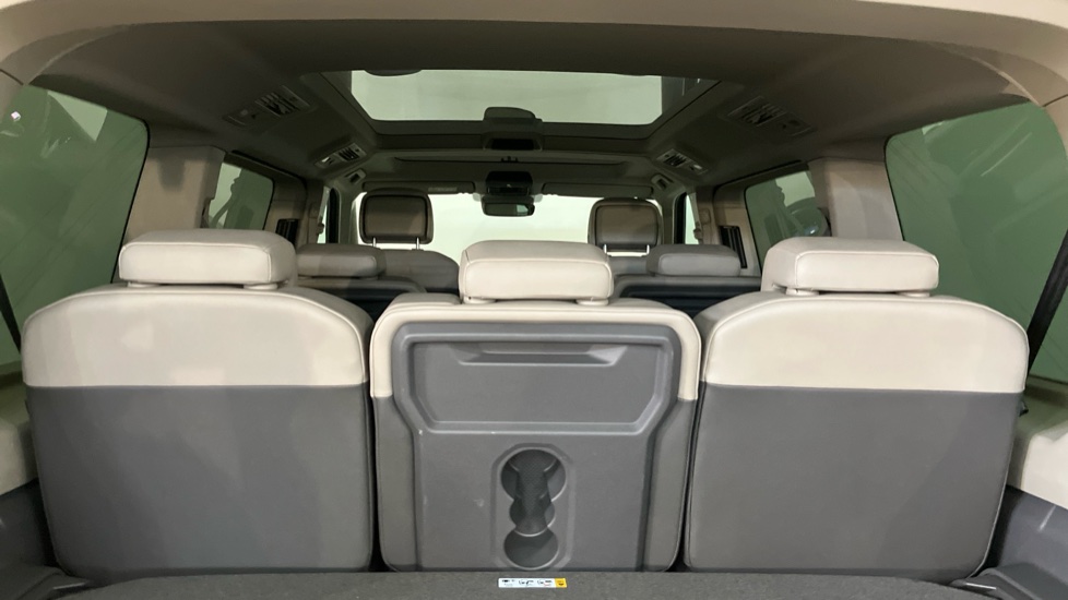 Volkswagen Multivan 2.0 TDI Style 5dr LWB DSG Diesel Estate - Image 20