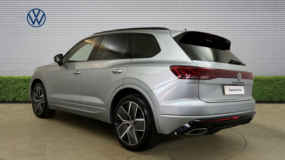 Volkswagen Touareg 3.0 V6 TDI 4Motion 286 Black Edition 5dr Tip Auto Diesel Estate - Image 3