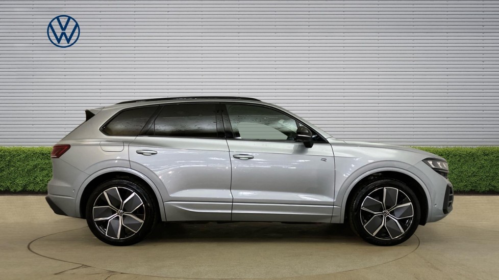Volkswagen Touareg 3.0 V6 TDI 4Motion 286 Black Edition 5dr Tip Auto Diesel Estate - Image 4