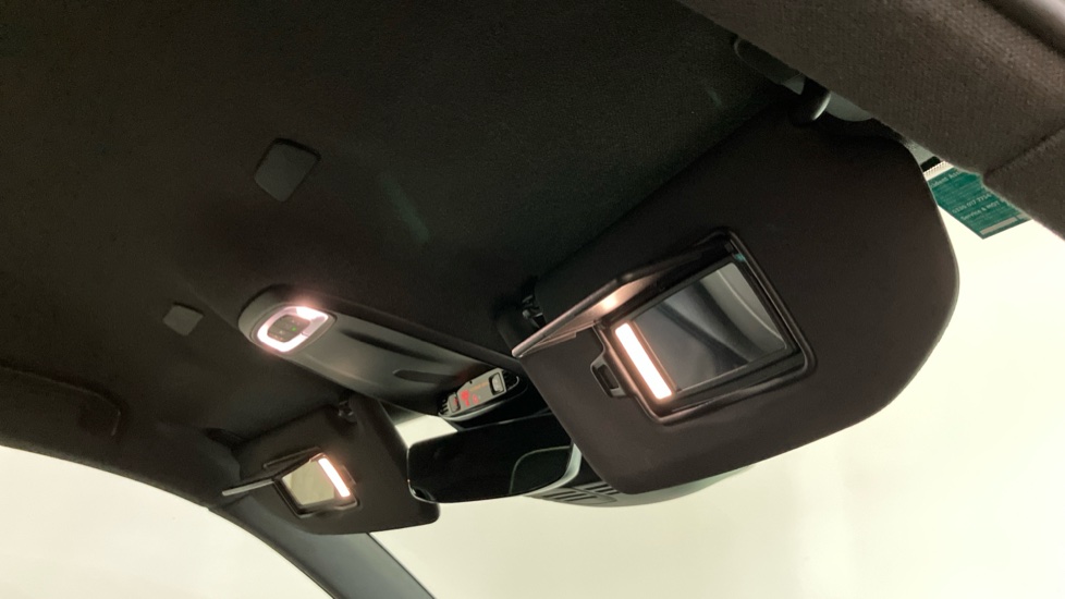 Volvo XC40 1.5 T3 [163] R DESIGN 5dr Geartronic Petrol Estate - Image 30