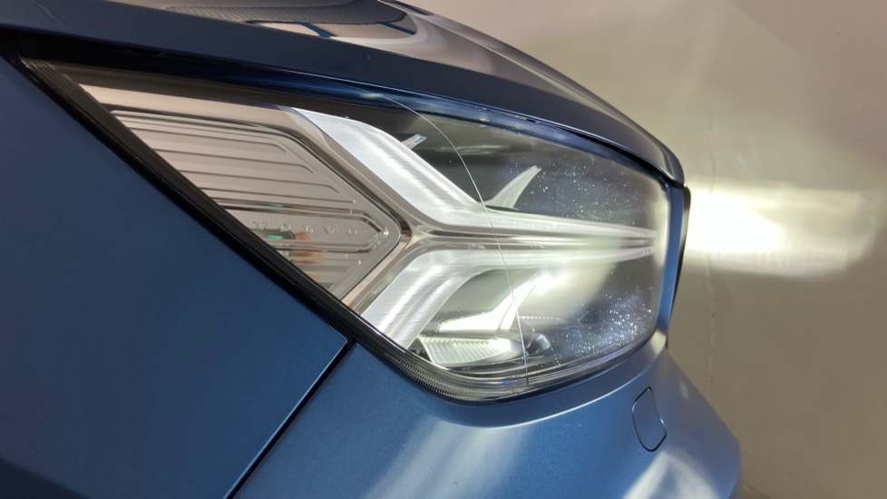Volvo XC40 1.5 T3 [163] R DESIGN 5dr Geartronic Petrol Estate - Image 32
