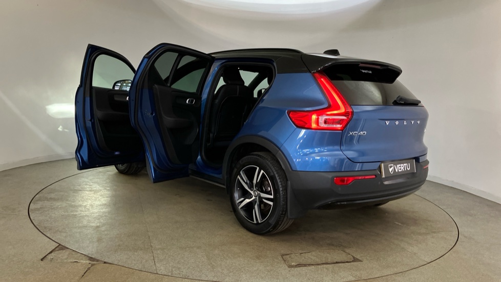 Volvo XC40 1.5 T3 [163] R DESIGN 5dr Geartronic Petrol Estate - Image 41