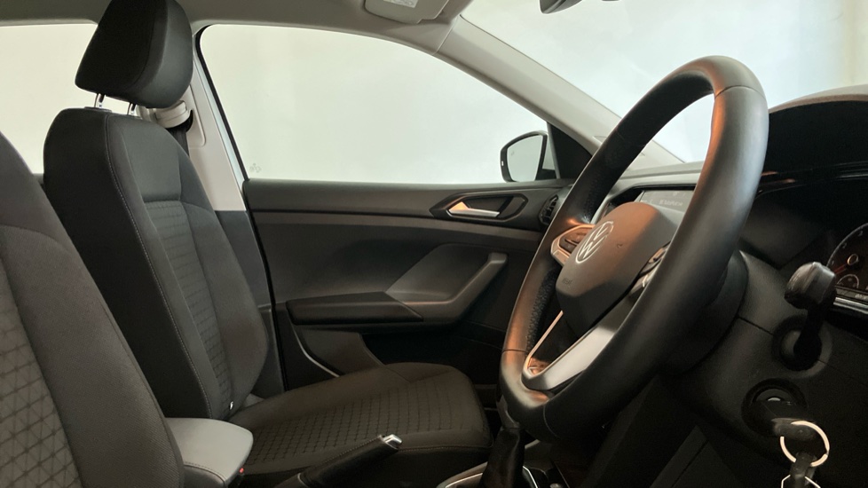 Volkswagen T-Cross 1.0 TSI 110 SE 5dr Petrol Estate - Image 15