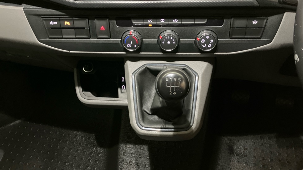 Volkswagen Transporter T28 Swb Diesel 2.0 TDI 110 Highline Van - Image 14