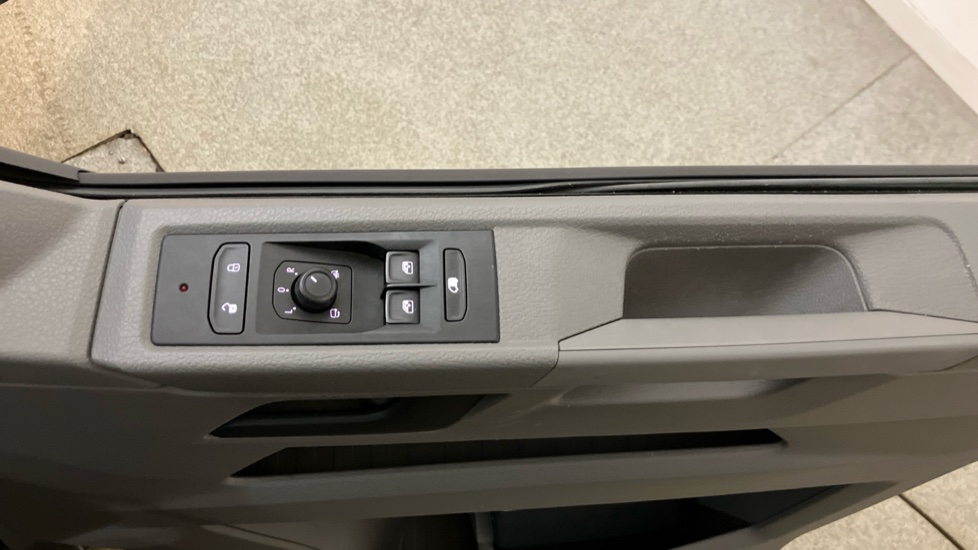 Volkswagen Transporter T28 Swb Diesel 2.0 TDI 110 Highline Van - Image 19