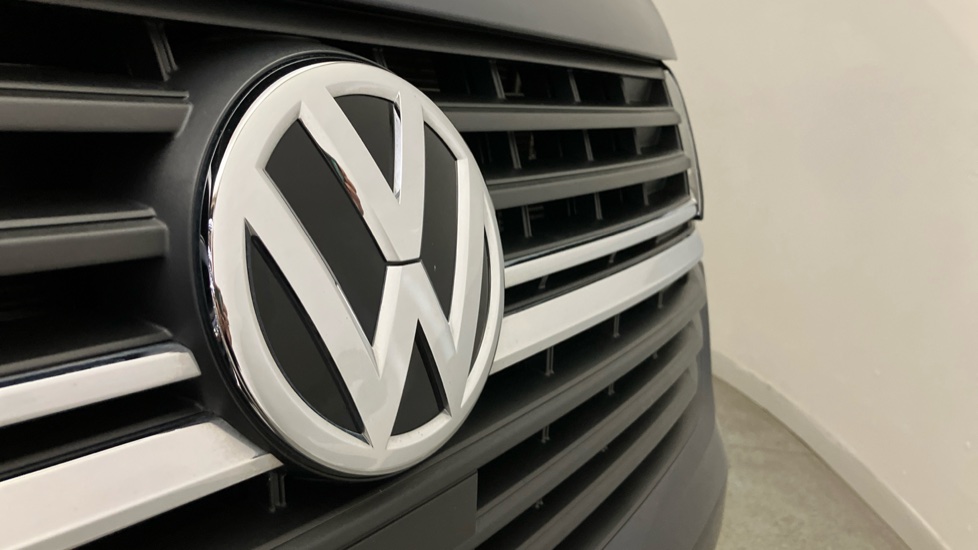 Volkswagen Transporter T28 Swb Diesel 2.0 TDI 110 Highline Van - Image 32