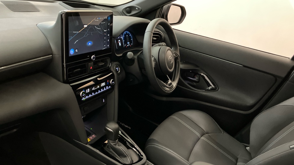 Toyota Yaris Cross 1.5 Hybrid 130 Premiere Edition 5dr CVT Hybrid Estate - Image 2