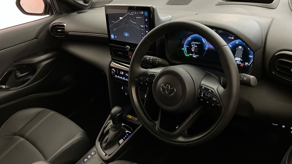 Toyota Yaris Cross 1.5 Hybrid 130 Premiere Edition 5dr CVT Hybrid Estate - Image 6