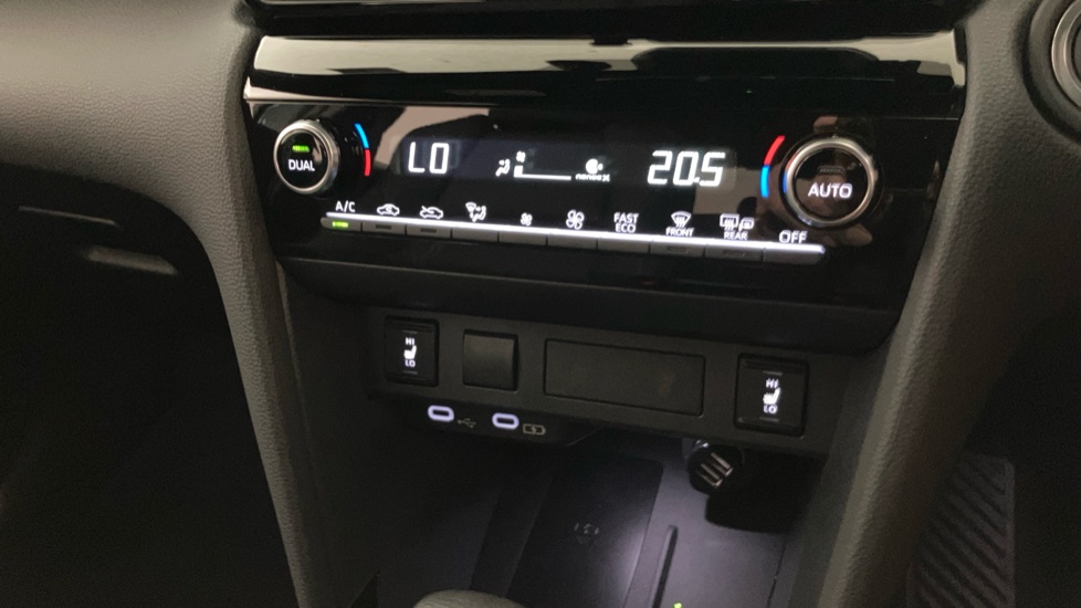Toyota Yaris Cross 1.5 Hybrid 130 Premiere Edition 5dr CVT Hybrid Estate - Image 13