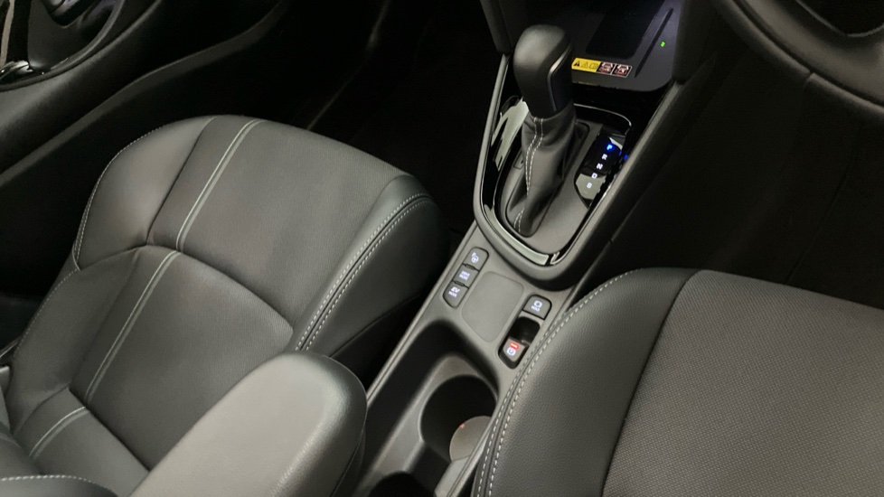Toyota Yaris Cross 1.5 Hybrid 130 Premiere Edition 5dr CVT Hybrid Estate - Image 14