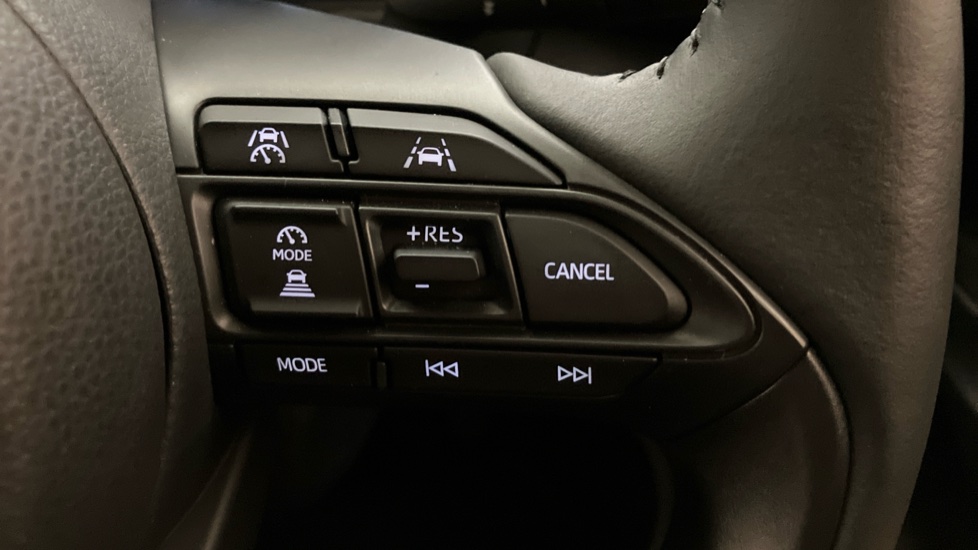 Toyota Yaris Cross 1.5 Hybrid 130 Premiere Edition 5dr CVT Hybrid Estate - Image 18