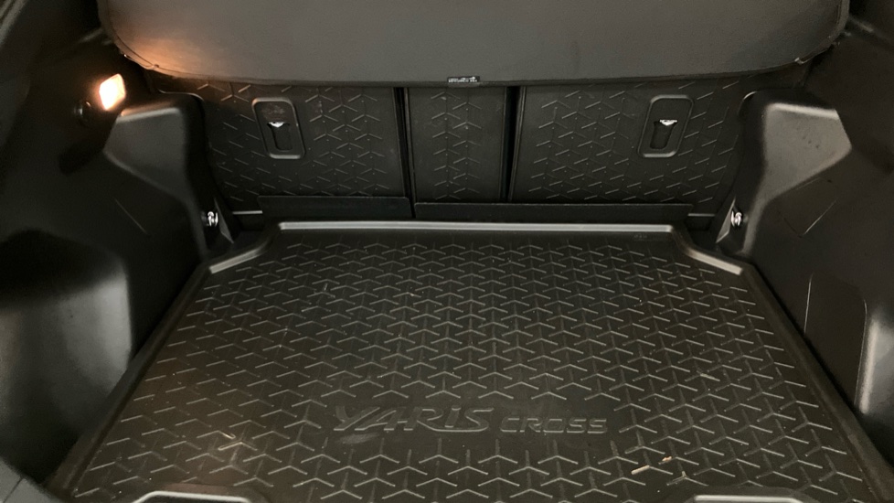 Toyota Yaris Cross 1.5 Hybrid 130 Premiere Edition 5dr CVT Hybrid Estate - Image 20