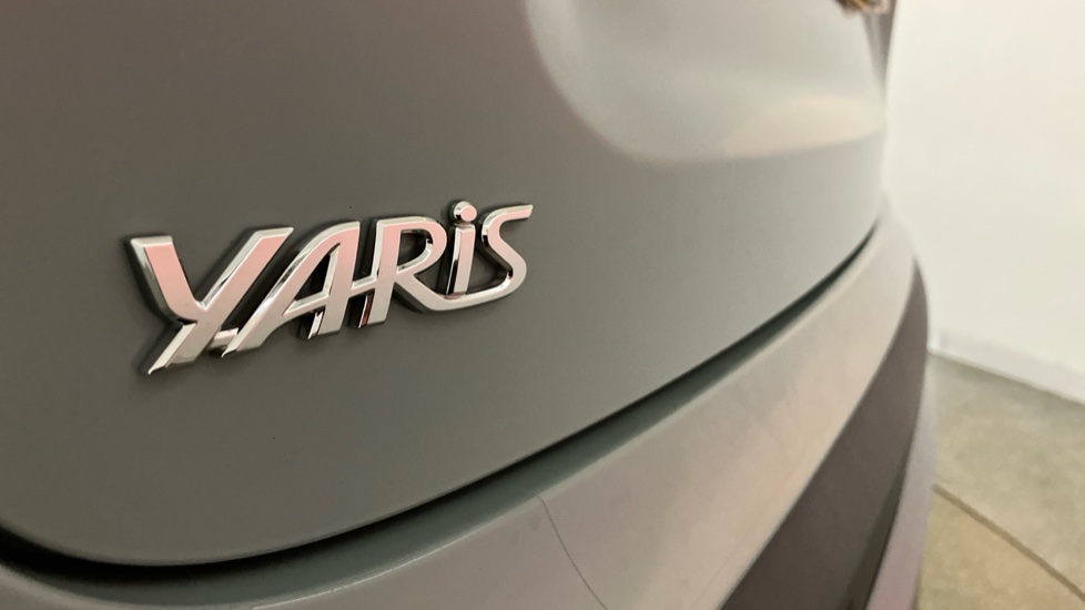 Toyota Yaris Cross 1.5 Hybrid 130 Premiere Edition 5dr CVT Hybrid Estate - Image 30