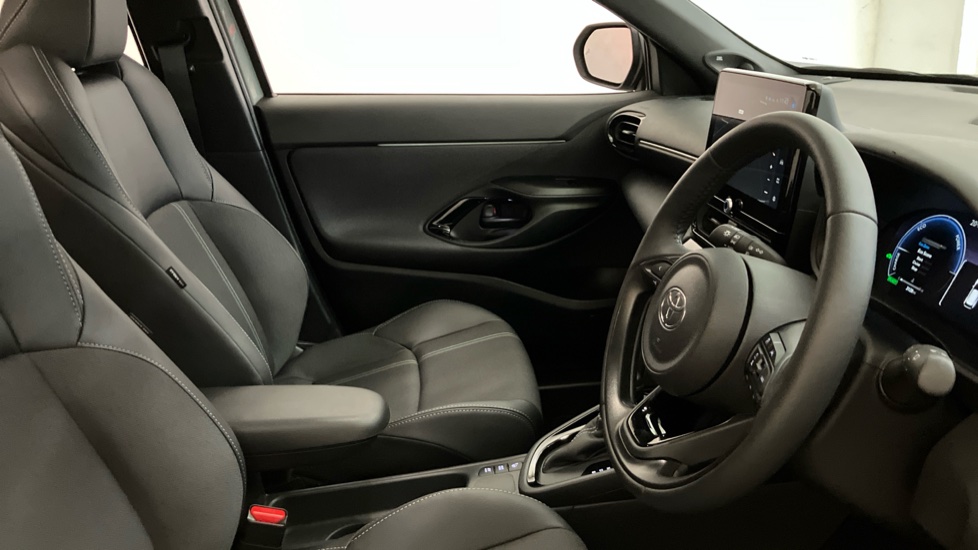 Toyota Yaris Cross 1.5 Hybrid 130 Premiere Edition 5dr CVT Hybrid Estate - Image 31