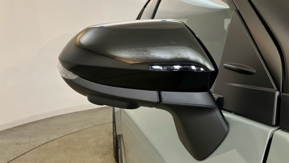Toyota Yaris Cross 1.5 Hybrid 130 Premiere Edition 5dr CVT Hybrid Estate - Image 32