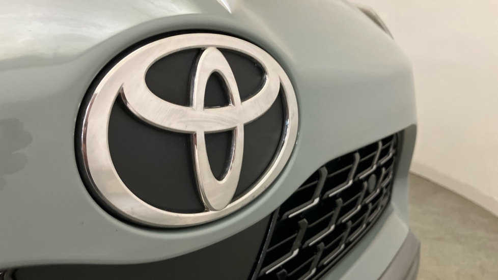 Toyota Yaris Cross 1.5 Hybrid 130 Premiere Edition 5dr CVT Hybrid Estate - Image 33