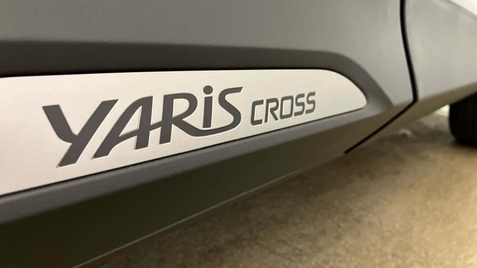 Toyota Yaris Cross 1.5 Hybrid 130 Premiere Edition 5dr CVT Hybrid Estate - Image 38