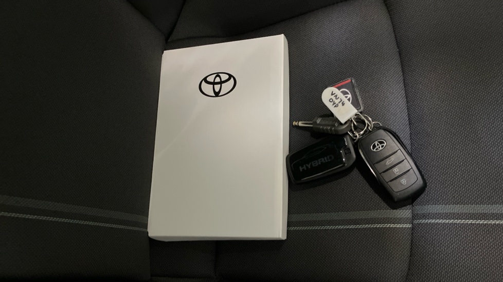 Toyota Yaris Cross 1.5 Hybrid 130 Premiere Edition 5dr CVT Hybrid Estate - Image 43