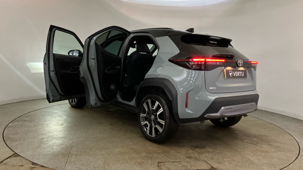 Toyota Yaris Cross 1.5 Hybrid 130 Premiere Edition 5dr CVT Hybrid Estate - Image 44