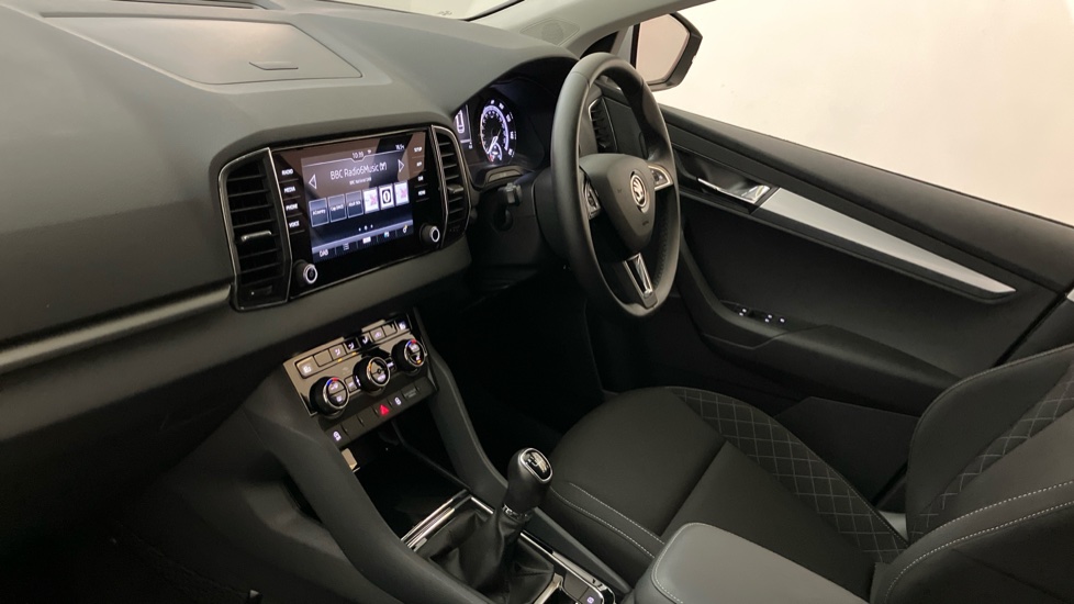 Skoda Karoq 1.6 TDI SE 5dr Diesel Estate - Image 2