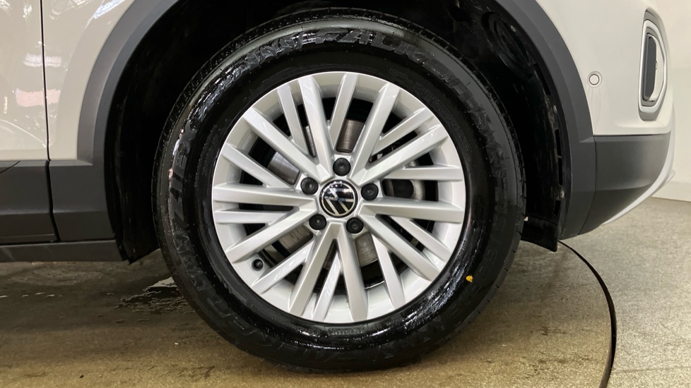 Volkswagen T-Roc 1.0 TSI Life 5dr Petrol Hatchback - Image 5