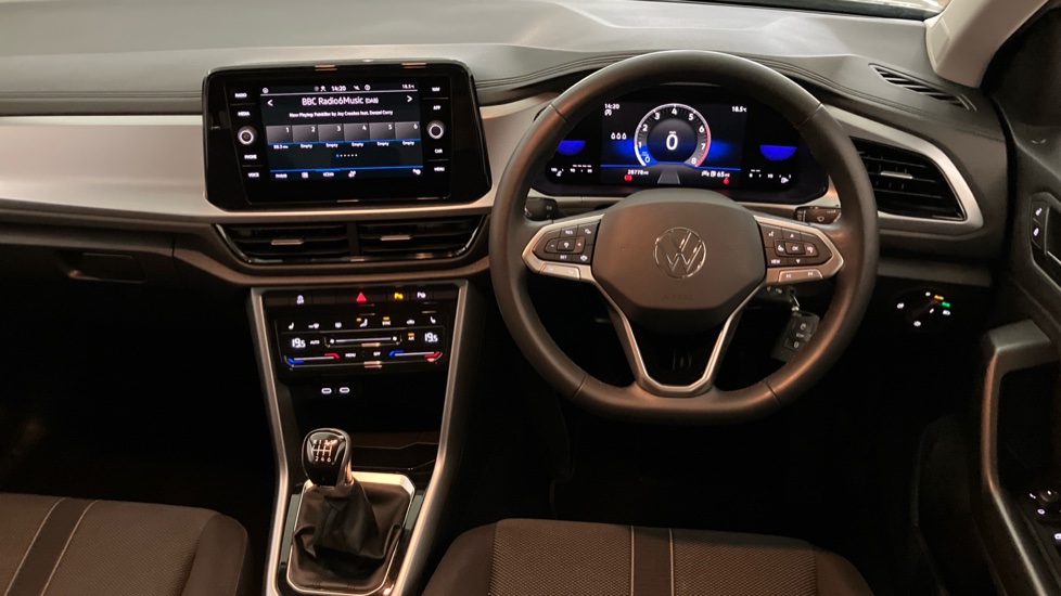 Volkswagen T-Roc 1.0 TSI Life 5dr Petrol Hatchback - Image 9
