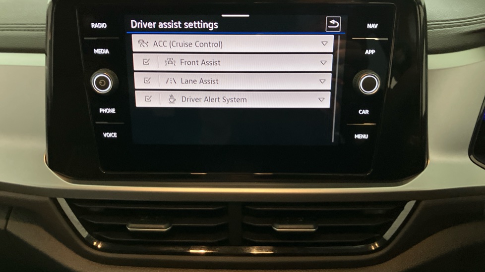 Volkswagen T-Roc 1.0 TSI Life 5dr Petrol Hatchback - Image 33