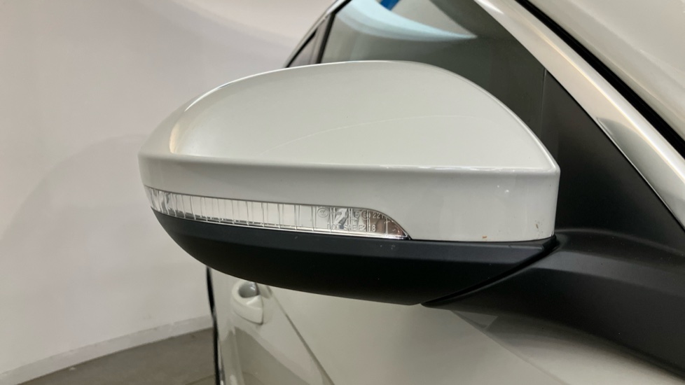 Volkswagen T-Roc 1.0 TSI Life 5dr Petrol Hatchback - Image 35