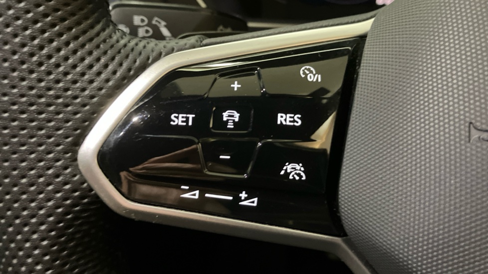 Volkswagen Tiguan Allspace 2.0 TDI R-Line 5dr DSG Diesel Estate - Image 17