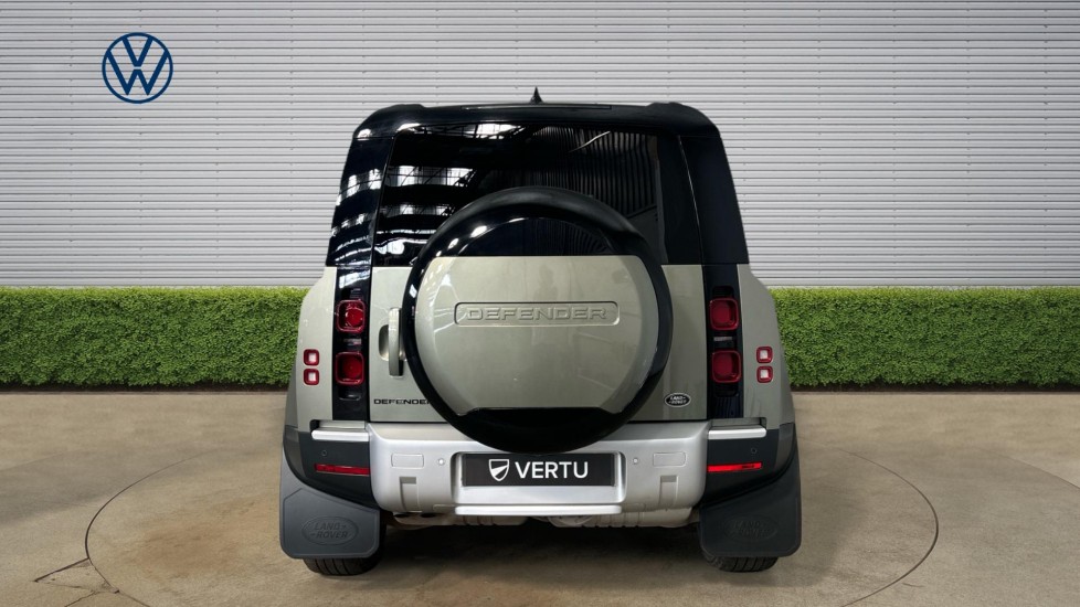 Land Rover Defender 3.0 D300 SE 110 5dr Auto Diesel Estate - Image 8