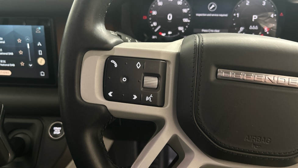 Land Rover Defender 3.0 D300 SE 110 5dr Auto Diesel Estate - Image 17