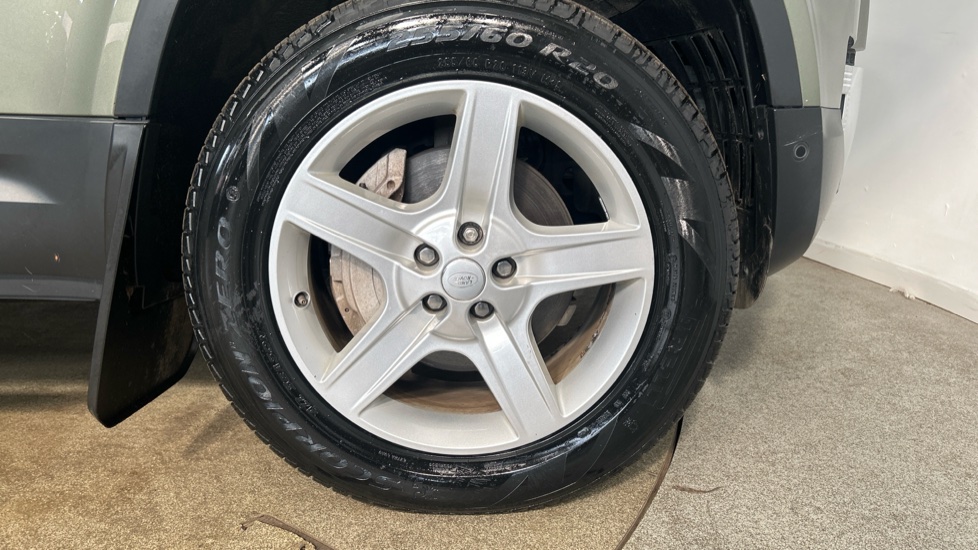 Land Rover Defender 3.0 D300 SE 110 5dr Auto Diesel Estate - Image 21
