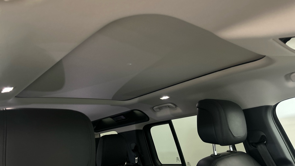 Land Rover Defender 3.0 D300 SE 110 5dr Auto Diesel Estate - Image 30