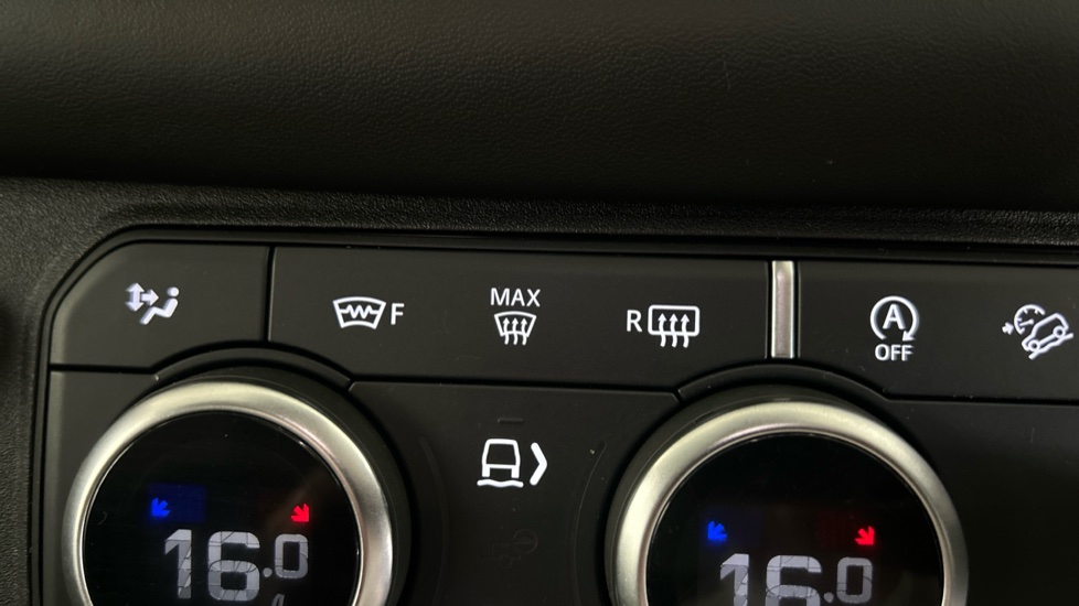 Land Rover Defender 3.0 D300 SE 110 5dr Auto Diesel Estate - Image 33