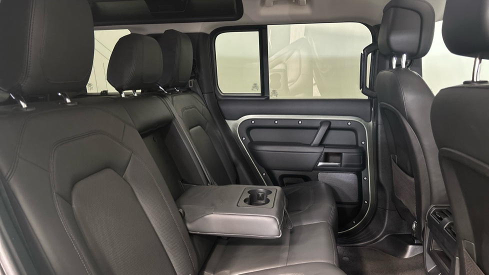 Land Rover Defender 3.0 D300 SE 110 5dr Auto Diesel Estate - Image 39