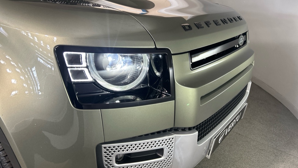 Land Rover Defender 3.0 D300 SE 110 5dr Auto Diesel Estate - Image 43