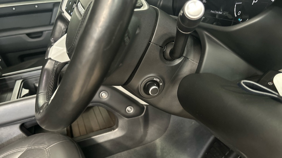 Land Rover Defender 3.0 D300 SE 110 5dr Auto Diesel Estate - Image 45