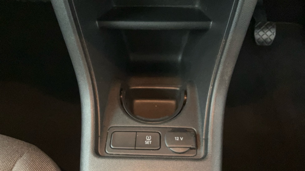 Volkswagen Up 1.0 Move Up 5dr Petrol Hatchback - Image 40