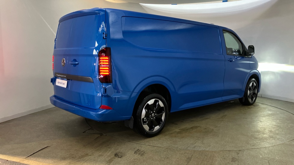 Volkswagen Transporter T32 Lwb Diesel 2.0 TDI 150 Commerce Pro Van Auto [5 Plus] - Image 31