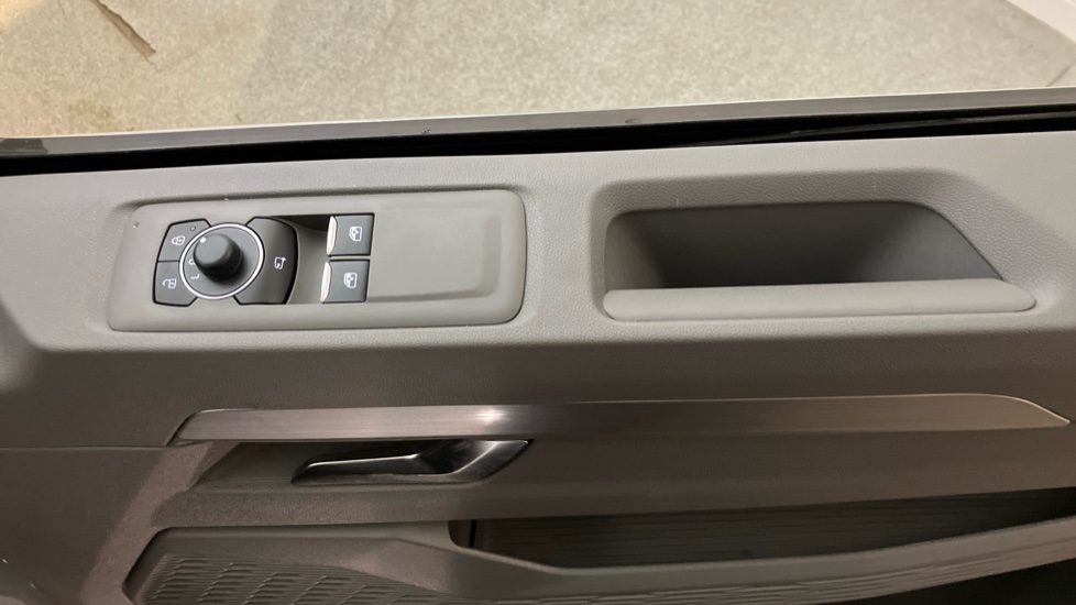 Volkswagen Transporter T32 Swb Electric 160kW 65kWh Commerce Pro Van Auto [5 Plus] - Image 19