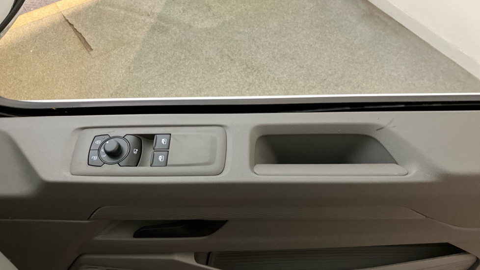 Volkswagen Transporter T32 Swb Electric 160kW 65kWh Commerce Pro Van Auto [5 Plus] - Image 19