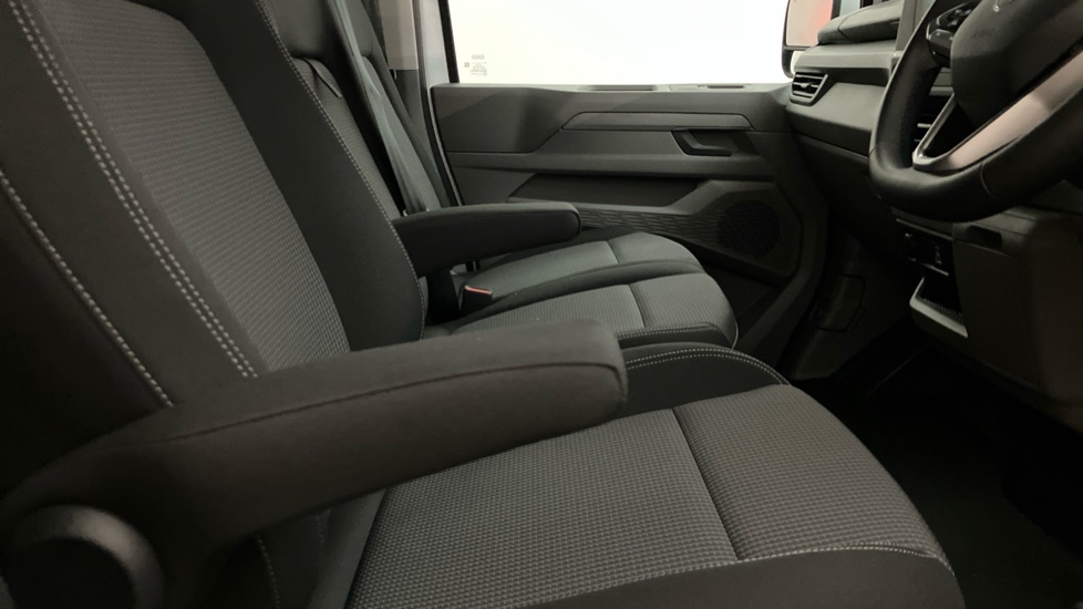Volkswagen Transporter T32 Swb Electric 160kW 65kWh Commerce Pro Van Auto [5 Plus] - Image 23