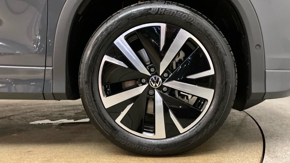 Volkswagen Tayron 1.5 TSI eHybrid Elegance 5dr DSG6 Estate - Image 5