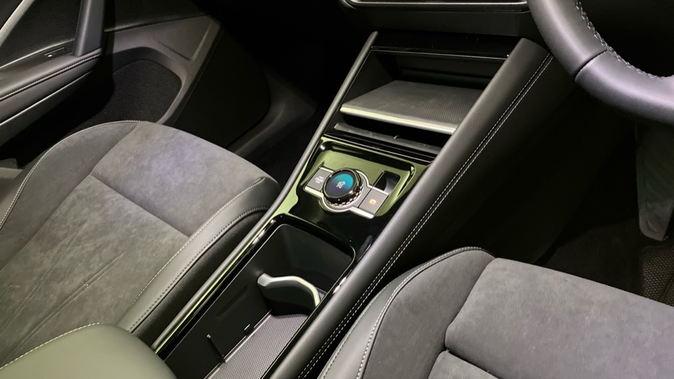 Volkswagen Tayron 1.5 TSI eHybrid Elegance 5dr DSG6 Estate - Image 14