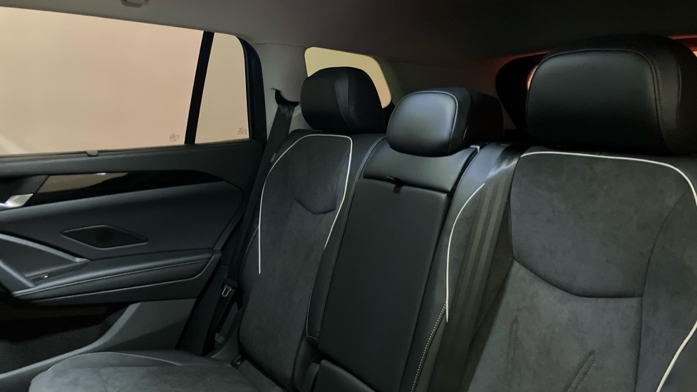 Volkswagen Tayron 1.5 TSI eHybrid Elegance 5dr DSG6 Estate - Image 16