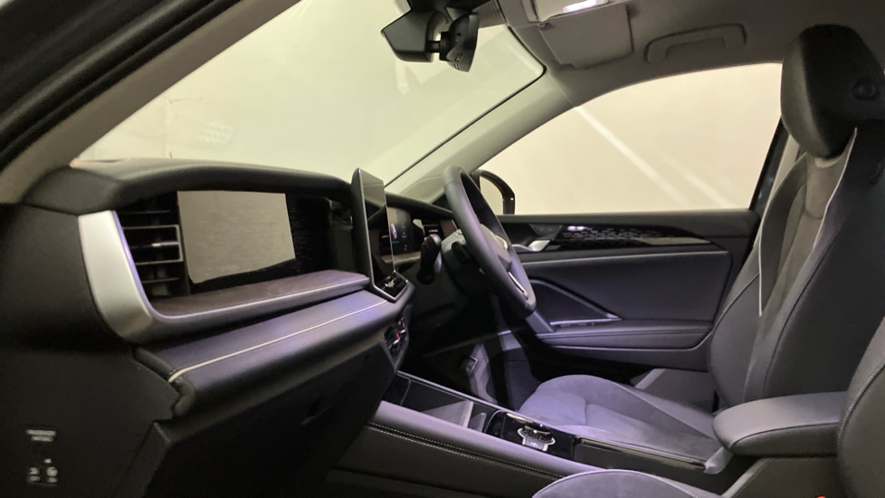 Volkswagen Tayron 1.5 TSI eHybrid Elegance 5dr DSG6 Estate - Image 23