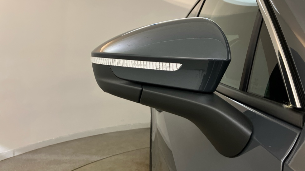 Volkswagen Tayron 1.5 TSI eHybrid Elegance 5dr DSG6 Estate - Image 28