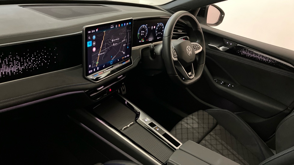 Volkswagen Passat 1.5 TSI eHybrid 272 R-Line 5dr DSG Estate - Image 2