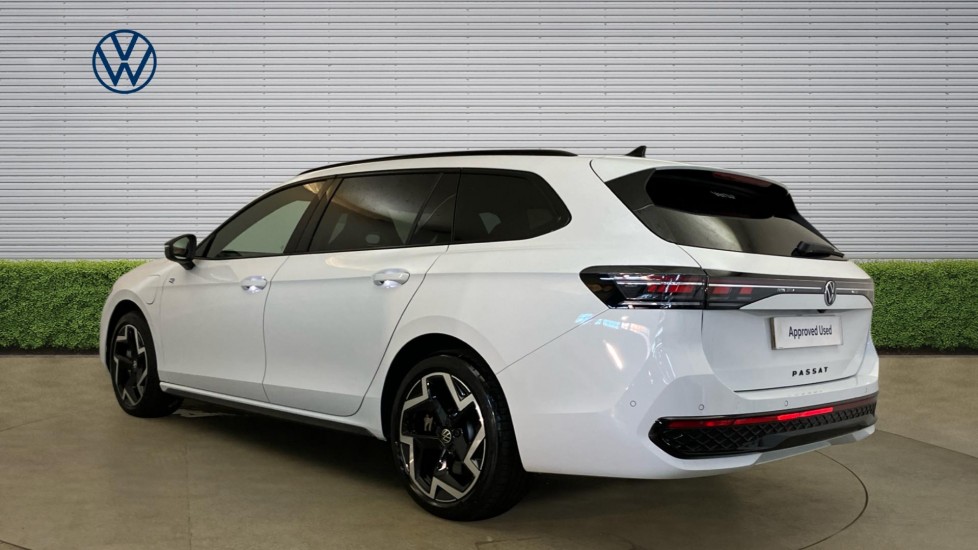 Volkswagen Passat 1.5 TSI eHybrid 272 R-Line 5dr DSG Estate - Image 3