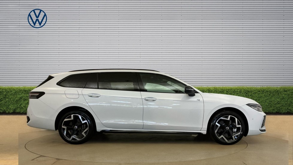 Volkswagen Passat 1.5 TSI eHybrid 272 R-Line 5dr DSG Estate - Image 4